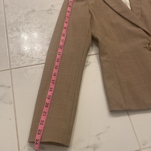 Women’s Banana Republic Tan work/ business Suit size 2 - Picture 11 of 16